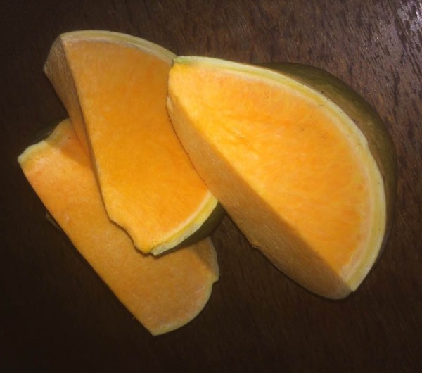 courge d'hiver musquée de PRovence coupée, semence paysanne bio